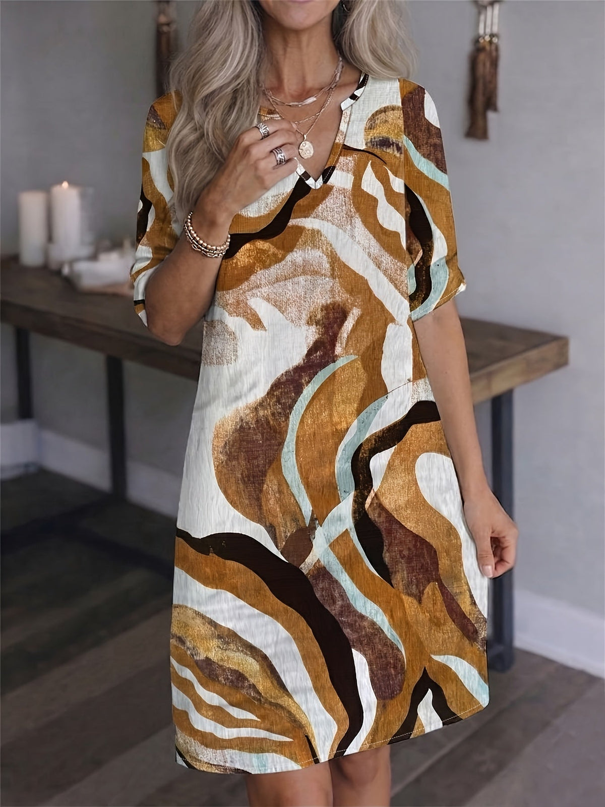Marion | Kunstvolles Kleid mit V-Ausschnitt