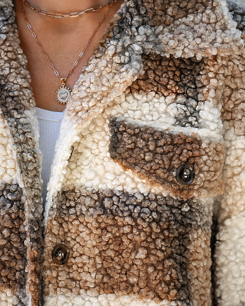 Damen-Shacket aus kariertem Fleece mit Revers, durchgehender Knopfleiste, mittellang und oversized