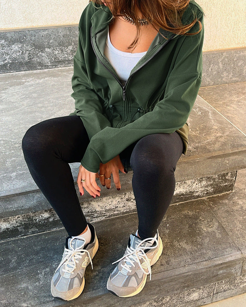 Locker geschnittene Kapuzenjacke mit langem Arm, Kordelzug in der Taille und Taschen