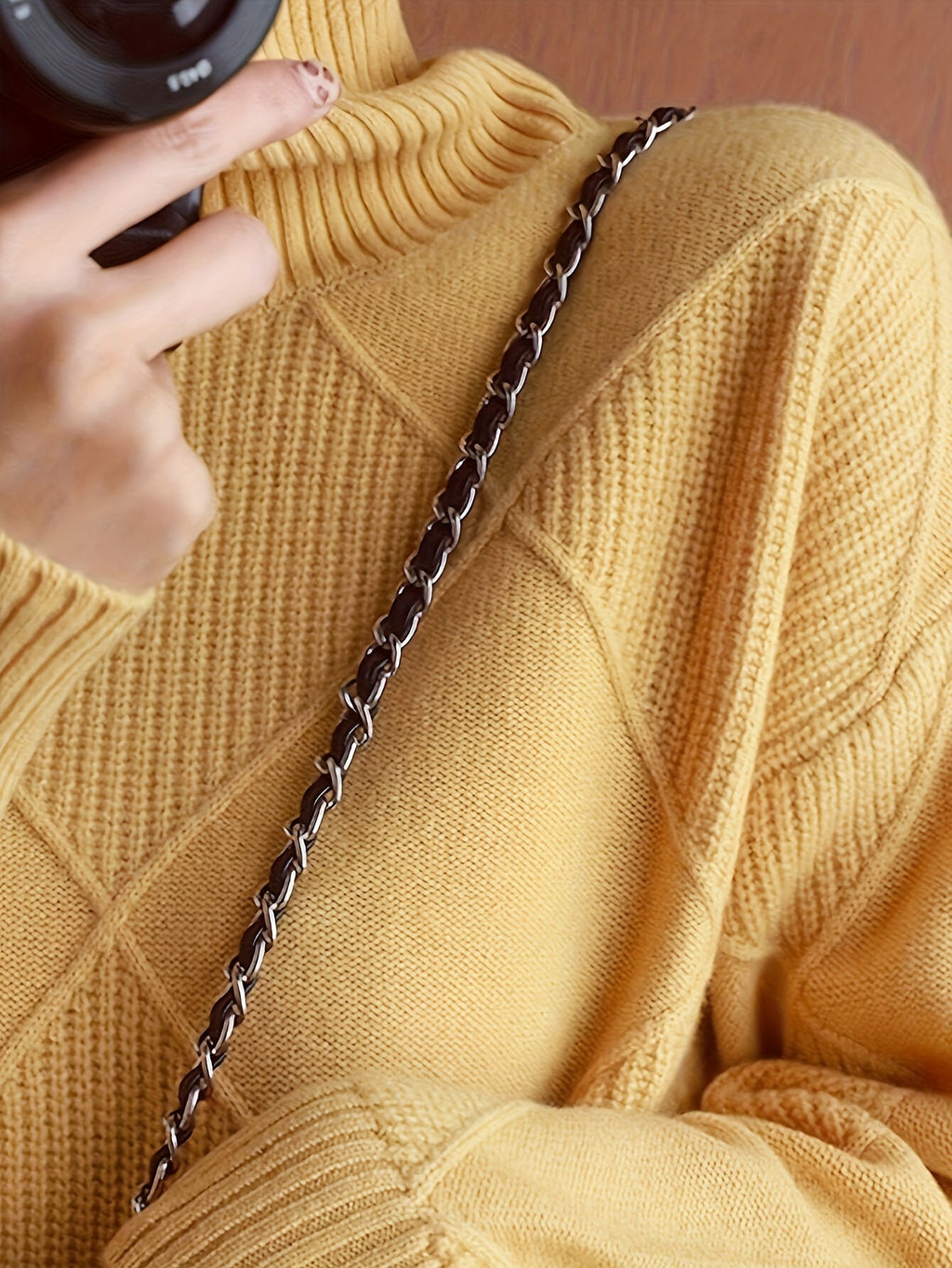 Freya | Strukturierter Rollkragenpullover
