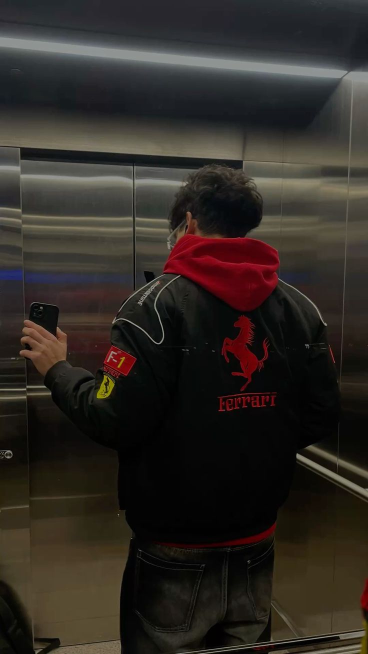Blouson noir Ferrari