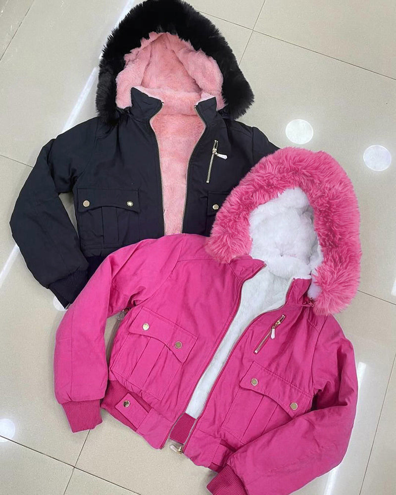 Flauschige Jacke mit Kapuze, Reißverschluss, Fleecefutter und Taschen
