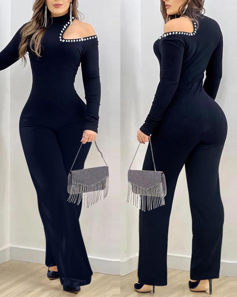 Damen-Jumpsuit mit Cut-outs an den Schultern, Strassbesatz, langen Ärmeln, Stehkragen und ausgestelltem Bein