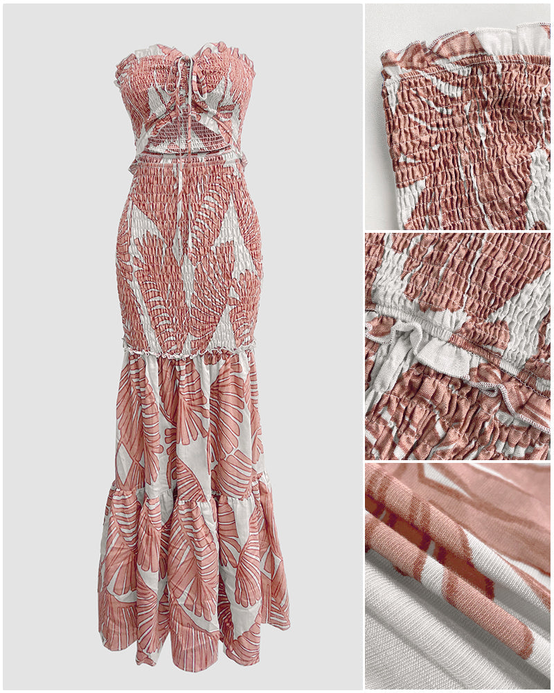 Tropisches Neckholder-Kleid mit gesmokter Taille, Rüschenbesatz, Cut-out vorne, gerafftem Detail, schmaler Passform, Rüschensaum und Meerjungfrauen-Schnitt für den Urlaub