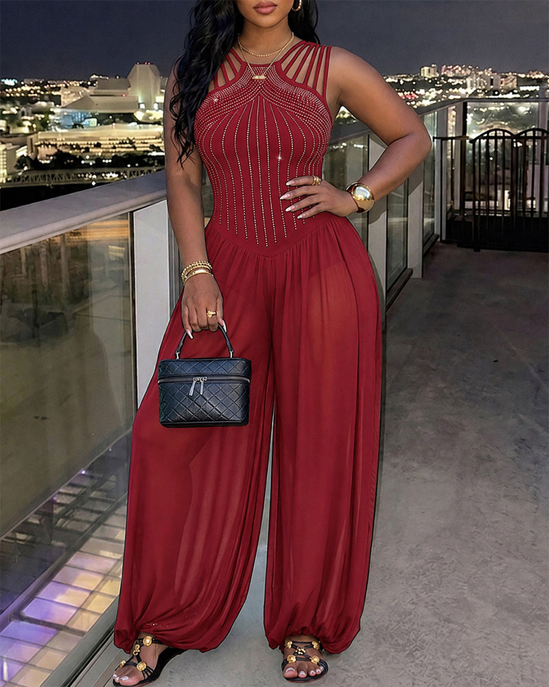 Ärmelloser Jumpsuit mit Strass-Cutouts und transparentem Chiffon-Bein mit Laternen-Schnitt