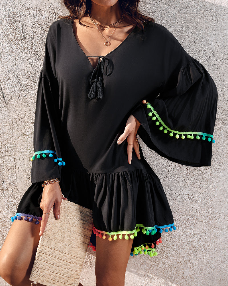 Colorblock-Minikleid mit V-Ausschnitt, Trompetenärmeln und Quasten, A-Linie, Urlaubskleid