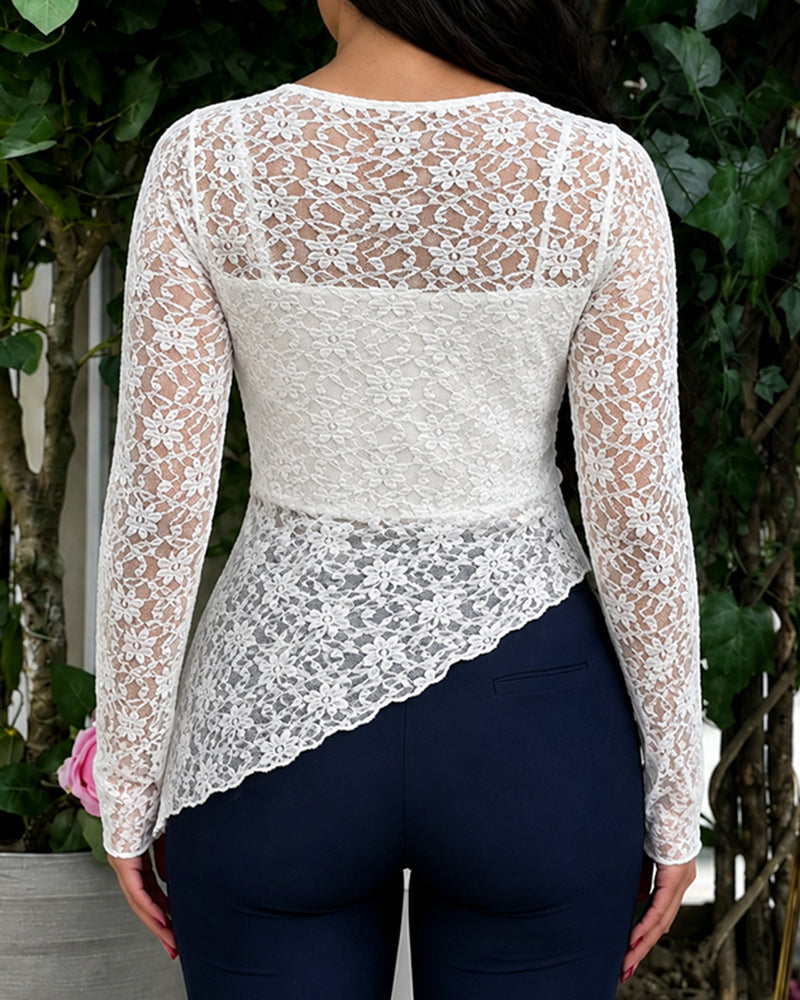 Damen-2-Teiler-Outfit: Transparentes florales Spitzenoberteil mit asymmetrischem Saum und Langarm sowie Camisole
