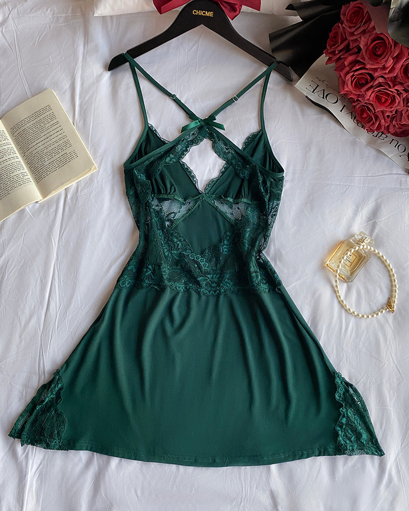 V-Ausschnitt Babydoll-Nachthemd mit überkreuzter Spitze und seitlichem Schlitz