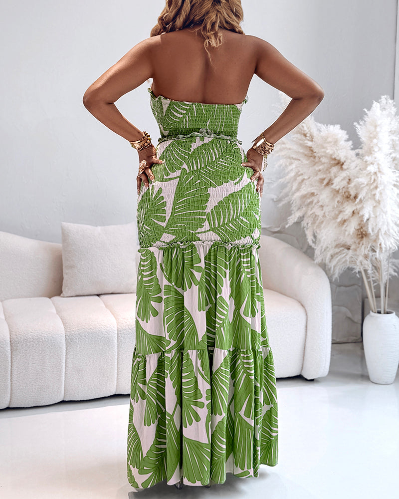 Tropisches Neckholder-Kleid mit gesmokter Taille, Rüschenbesatz, Cut-out vorne, gerafftem Detail, schmaler Passform, Rüschensaum und Meerjungfrauen-Schnitt für den Urlaub