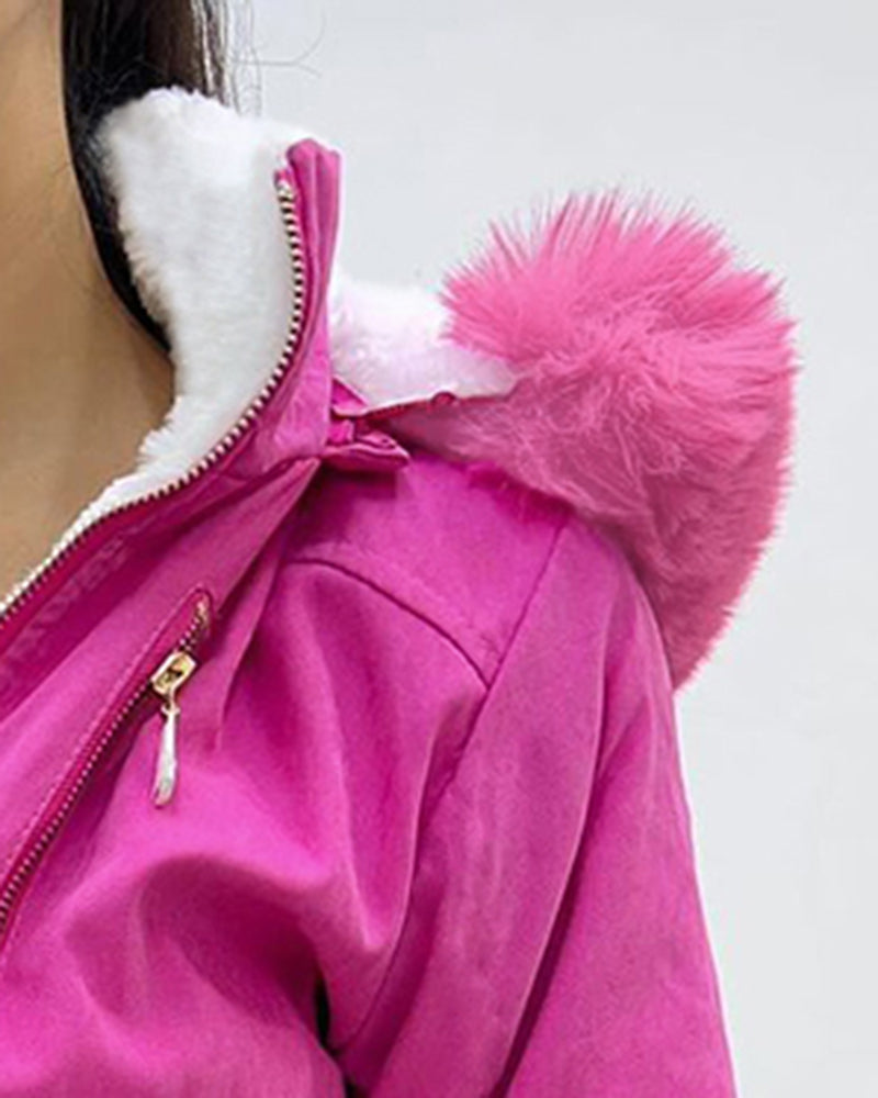Flauschige Jacke mit Kapuze, Reißverschluss, Fleecefutter und Taschen