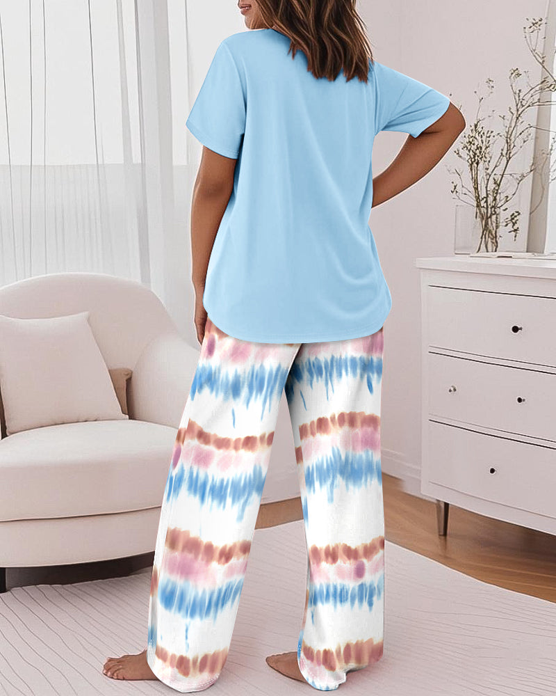 2-teiliges Set: Oberteil mit Rundhalsausschnitt, kurzen Ärmeln und Buchstaben-Print sowie locker sitzende Hose mit Batik-Muster und elastischem Bund, lässiger Pyjama-Anzug