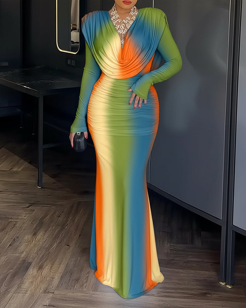 Abendkleid mit Batikmuster, Wasserfallausschnitt, langen Ärmeln, rückenfreiem Design, figurbetontem Schnitt, Reißverschluss am Rücken und gerafftem Meerjungfrauensaum