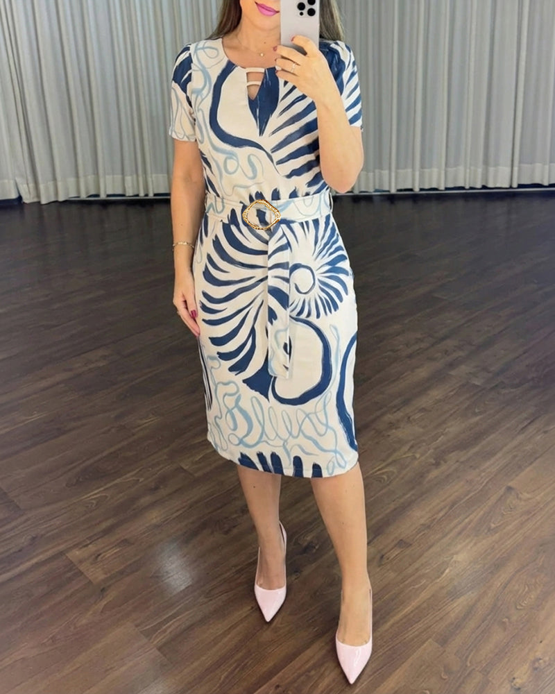 Midikleid mit abstraktem Druck, kurzen Ärmeln, Cut-out vorne und Gürtel