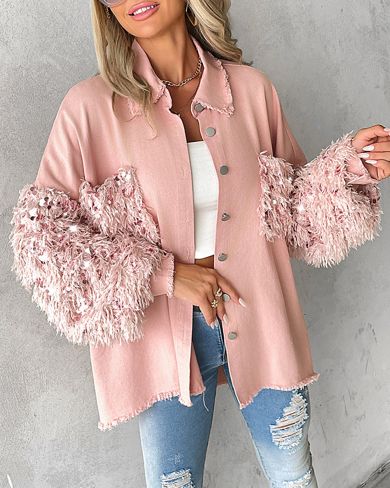Jeansjacke mit Pailletten-Dekor, Umlegekragen, Knopfleiste, Taschen, lässigem Plüsch-Besatz und ausgefransten Kanten