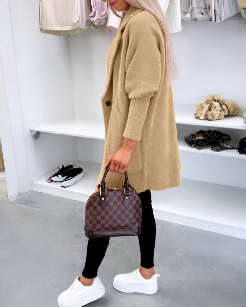 Mantel mit Reverskragen, langen Ärmeln und einreihiger Knopfleiste, lässiger, wadenlanger Plüschmantel mit Taschen