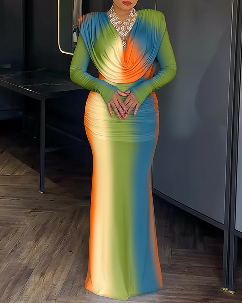 Abendkleid mit Batikmuster, Wasserfallausschnitt, langen Ärmeln, rückenfreiem Design, figurbetontem Schnitt, Reißverschluss am Rücken und gerafftem Meerjungfrauensaum