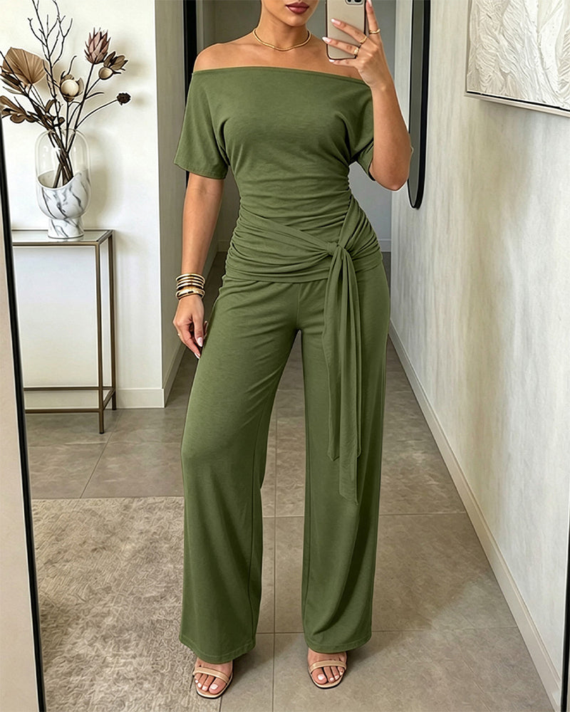 Damen 2-teiliges Set mit schrägem Ausschnitt, gerafftem Oberteil mit Bindegürtel und kurzärmeligem Shirt sowie Hose mit weitem Bein und hoher Taille