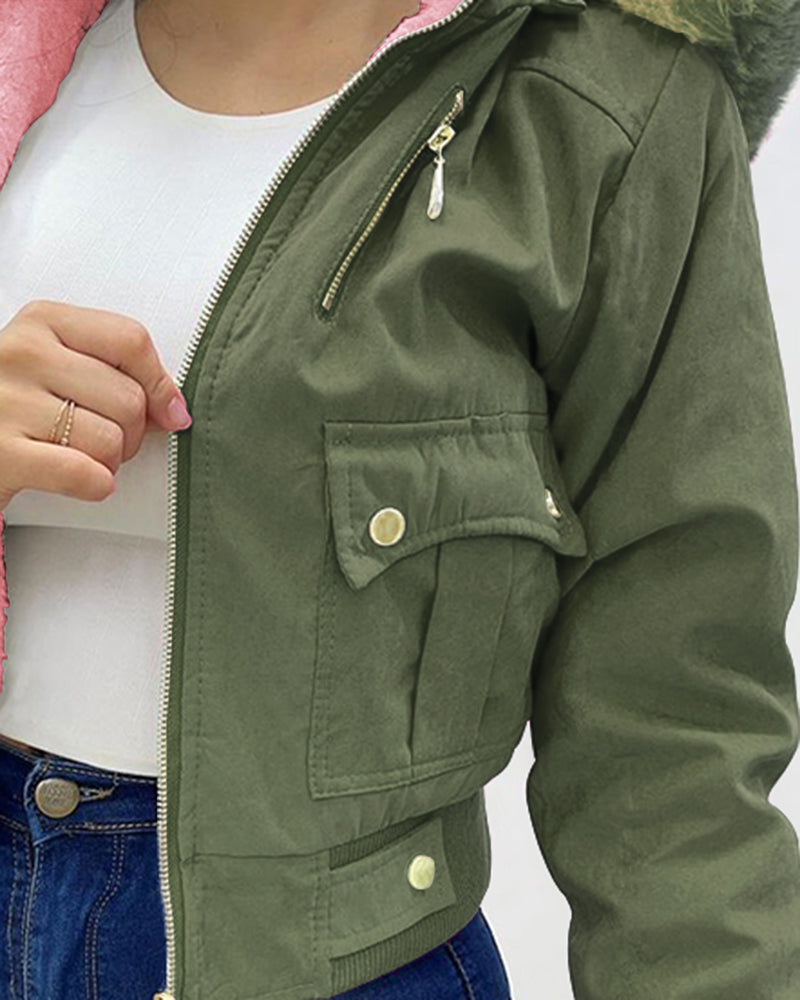 Flauschige Jacke mit Kapuze, Reißverschluss, Fleecefutter und Taschen