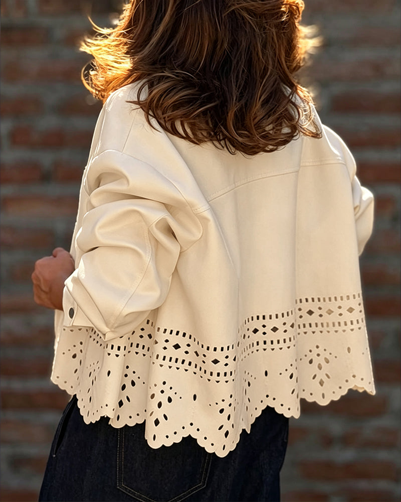 Damen-Jacke mit Burnout-Muster, gewelltem Saum, Wildlederoptik, Reverskragen, Knopfleiste und kurzem Schnitt