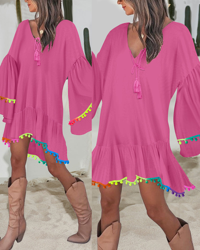 Colorblock-Minikleid mit V-Ausschnitt, Trompetenärmeln und Quasten, A-Linie, Urlaubskleid