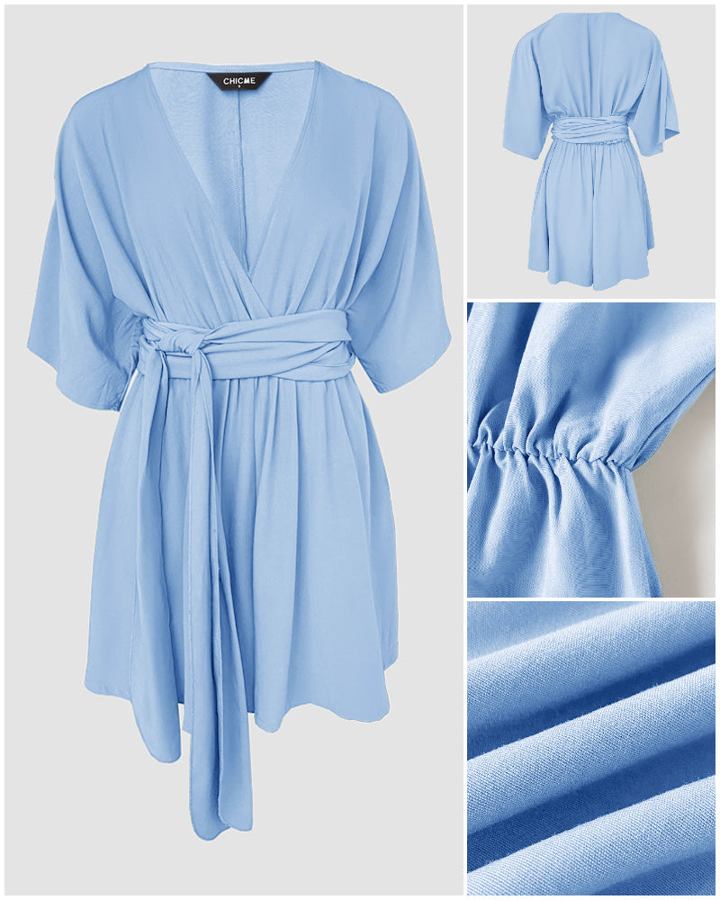 Jumpsuit mit V-Ausschnitt, halbem Ärmel und Bindedetail