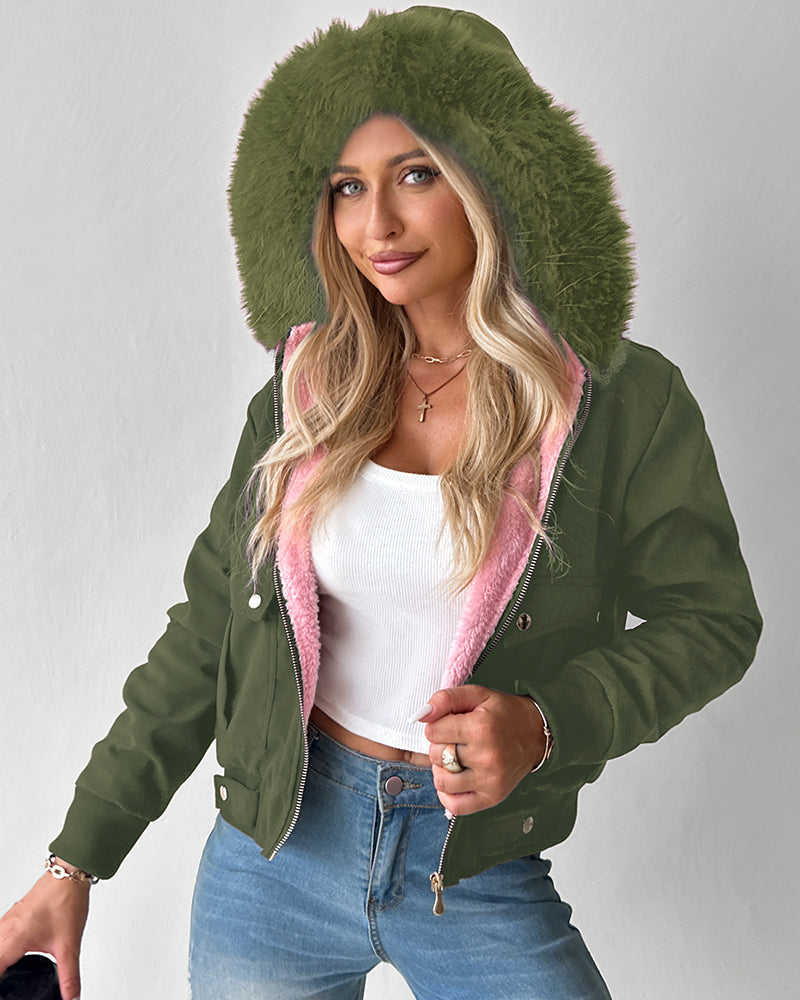 Flauschige Jacke mit Kapuze, Reißverschluss, Fleecefutter und Taschen