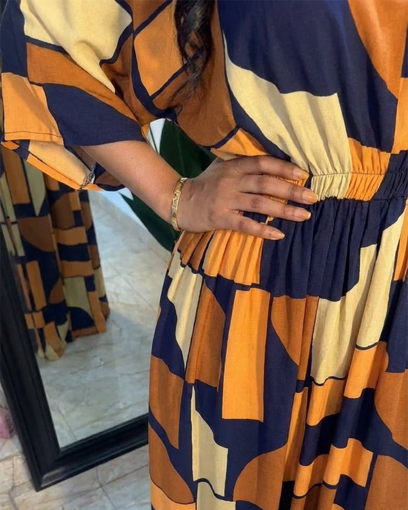 Colorblock-Jumpsuit mit geometrischem Druck, V-Ausschnitt, Fledermausärmeln, geraffter Taille und weitem Bein