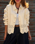 Damen-Jacke mit Burnout-Muster, gewelltem Saum, Wildlederoptik, Reverskragen, Knopfleiste und kurzem Schnitt