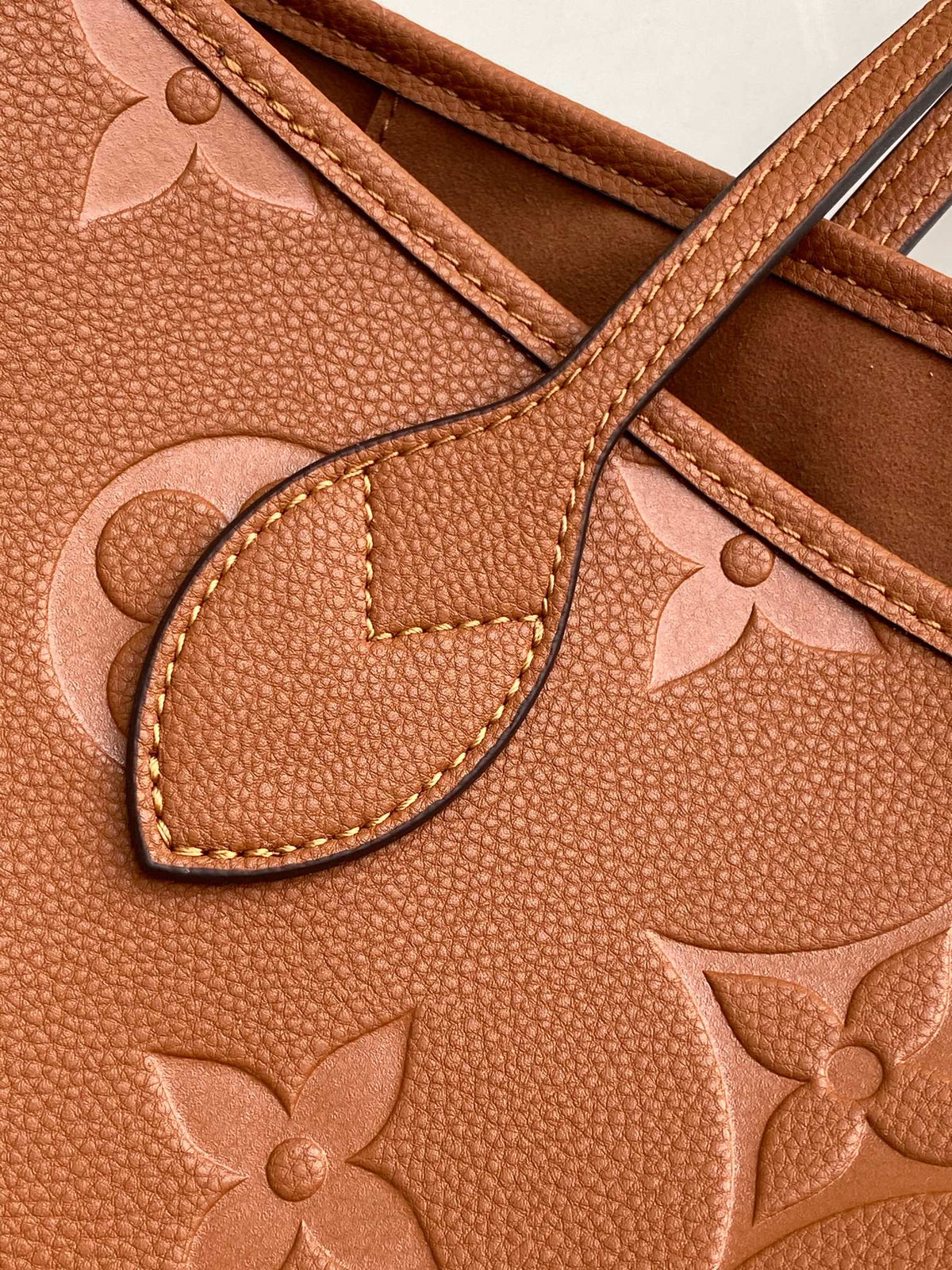 NEVERFULL MM 32 BRAUN MONOGRAM EMPREINTE LEDER
