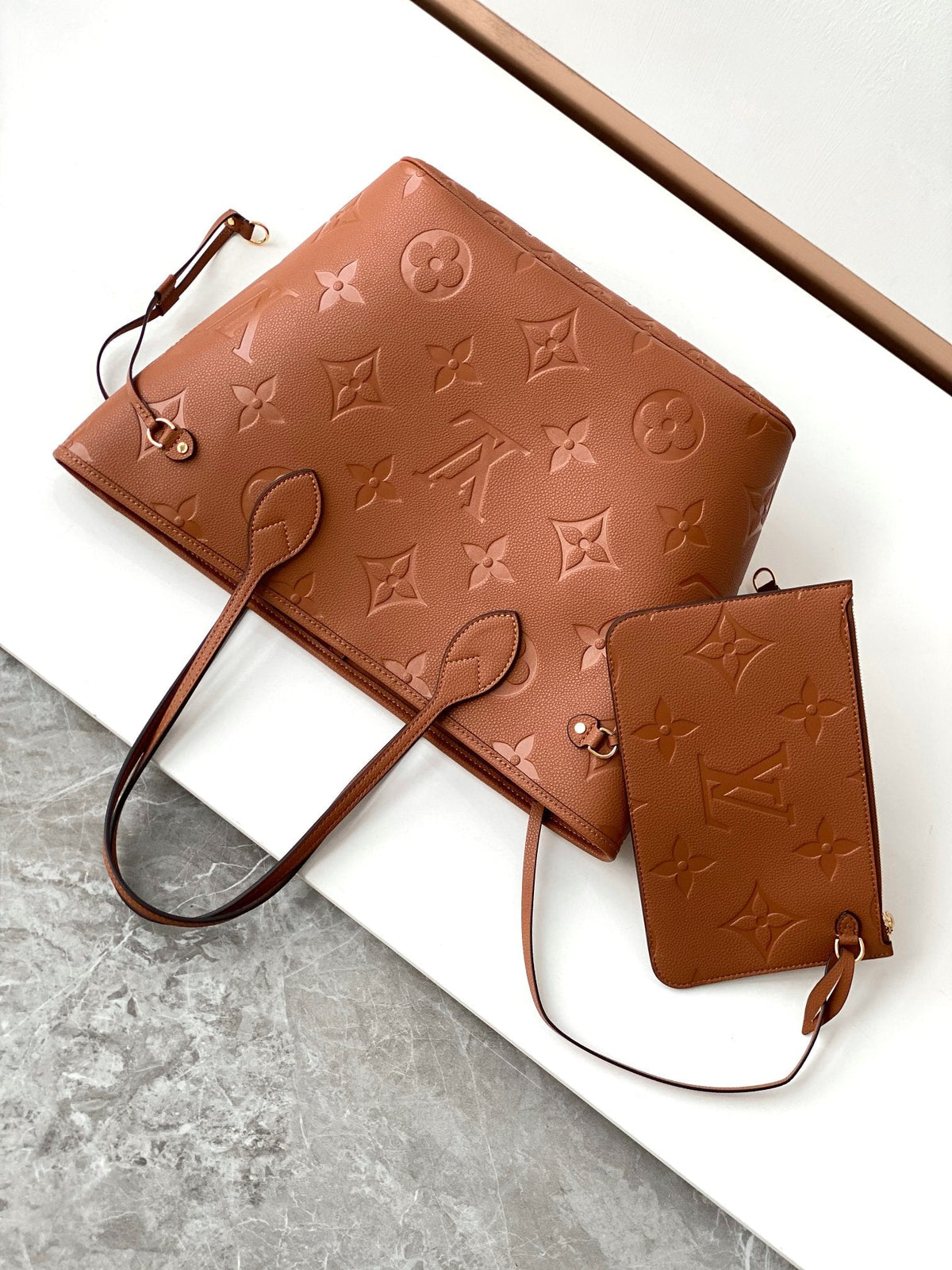 NEVERFULL MM 32 BRAUN MONOGRAM EMPREINTE LEDER