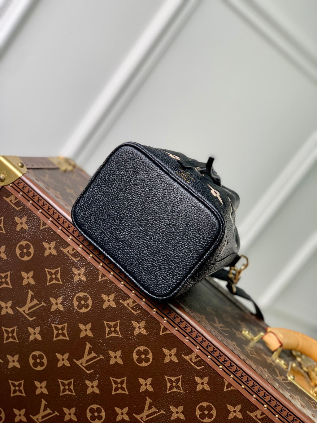 NANO NOÉ 16 IN SCHWARZ-BEIGE ZWEIFARBIGEM MONOGRAM EMPREINTE KALBSLEDER