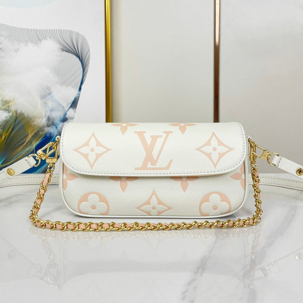 IVY WALLET ON CHAIN 23 IN WEISSEM/ROSA MONOGRAM EMPREINTE-LEDER