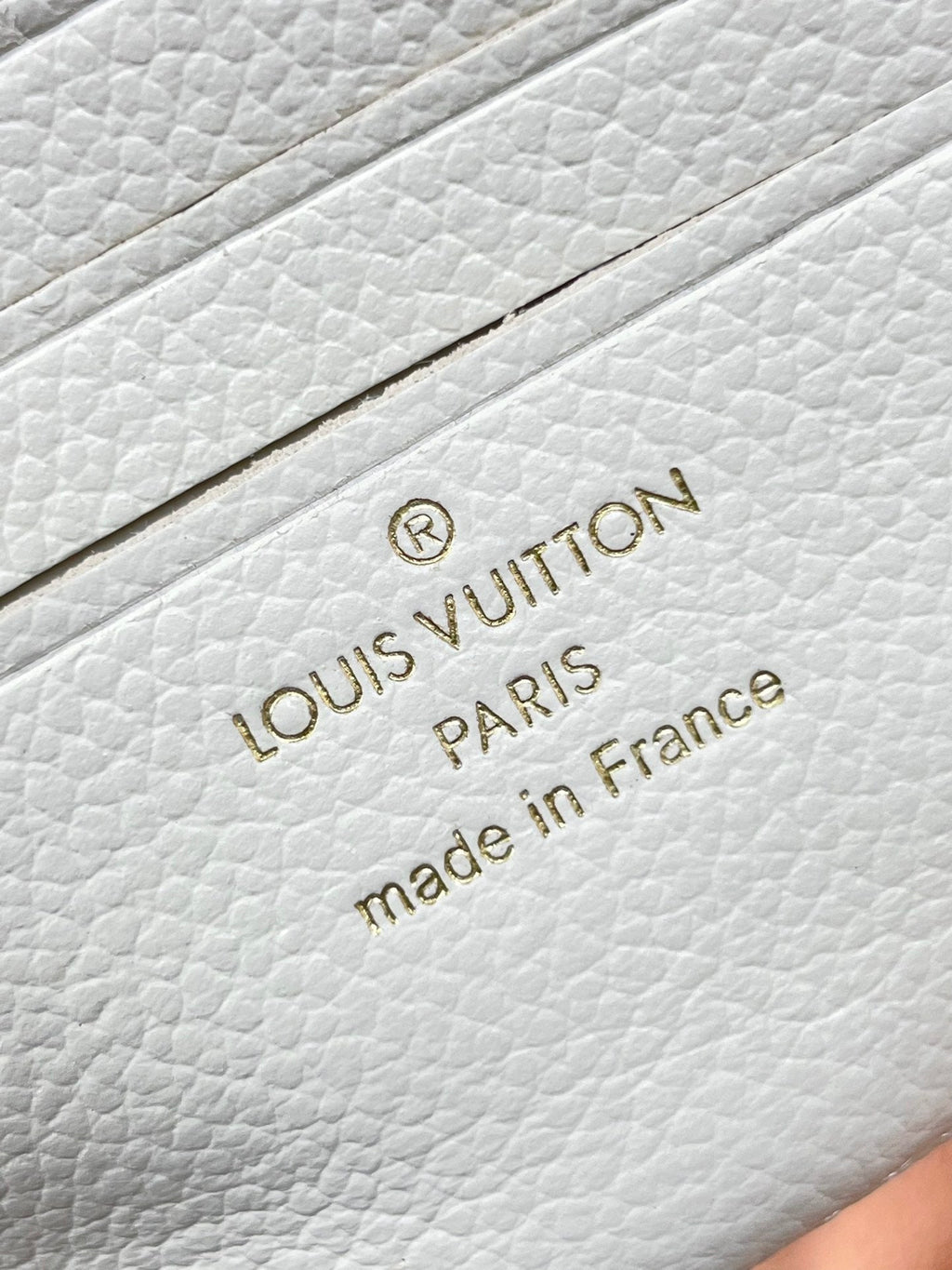 IVY WALLET ON CHAIN 23 IN WEISSEM/ROSA MONOGRAM EMPREINTE-LEDER