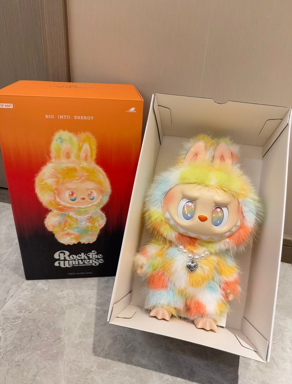 THE MONSTERS Big into Energy Series - ROCK THE UNIVERSE VINPL PLUSH DOLL