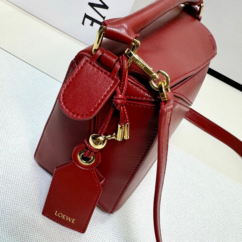 Loewe Puzzle Bag Medium – Berry Wine Red Smooth Calfskin Gold Hardware
