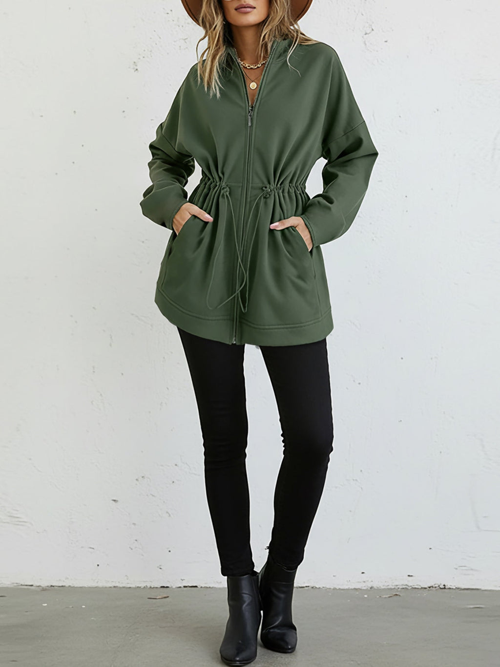 Locker geschnittene Kapuzenjacke mit langem Arm, Kordelzug in der Taille und Taschen