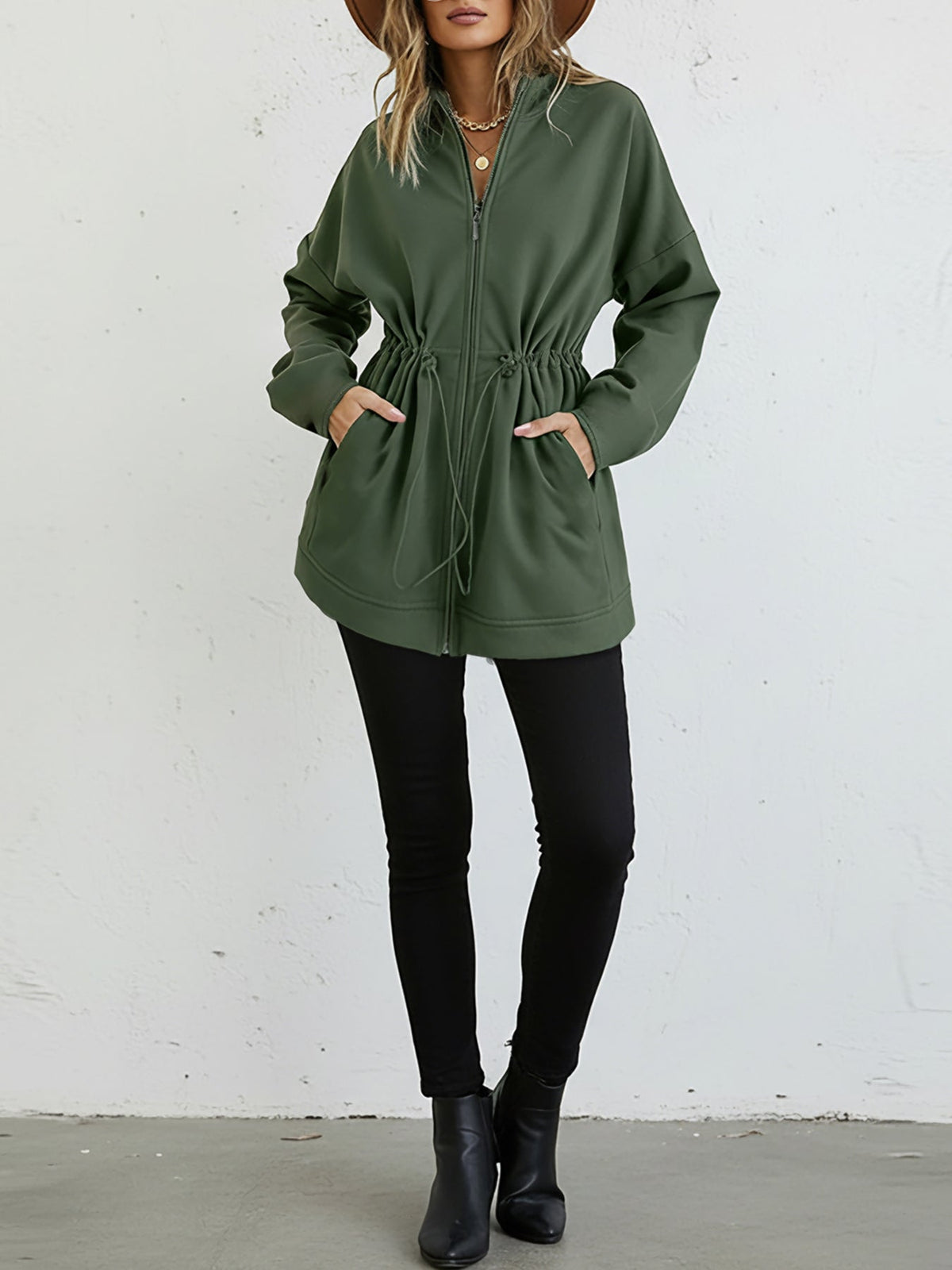 Locker geschnittene Kapuzenjacke mit langem Arm, Kordelzug in der Taille und Taschen