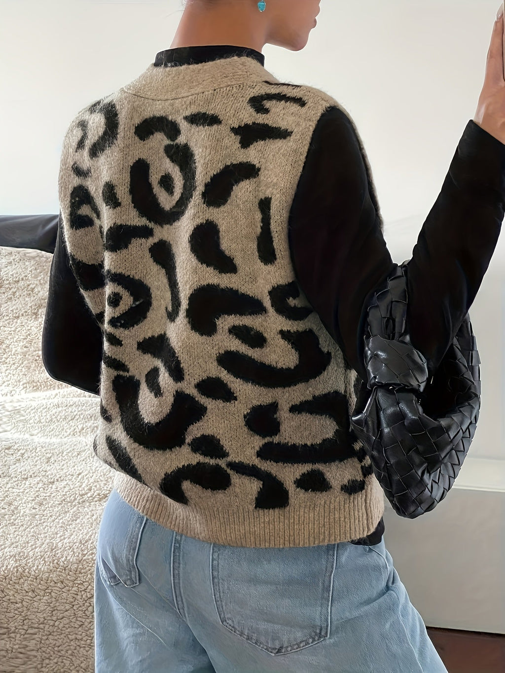 Cressida | Weste mit V-Ausschnitt und Statement-Print