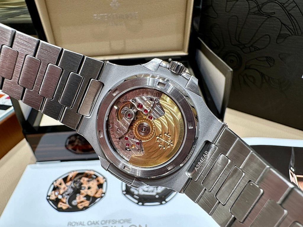 Patek Philippe Nautilus 5711 – Steel Tiffany Blue Turquoise Horizontal Dial Date Integrated Steel Bracelet