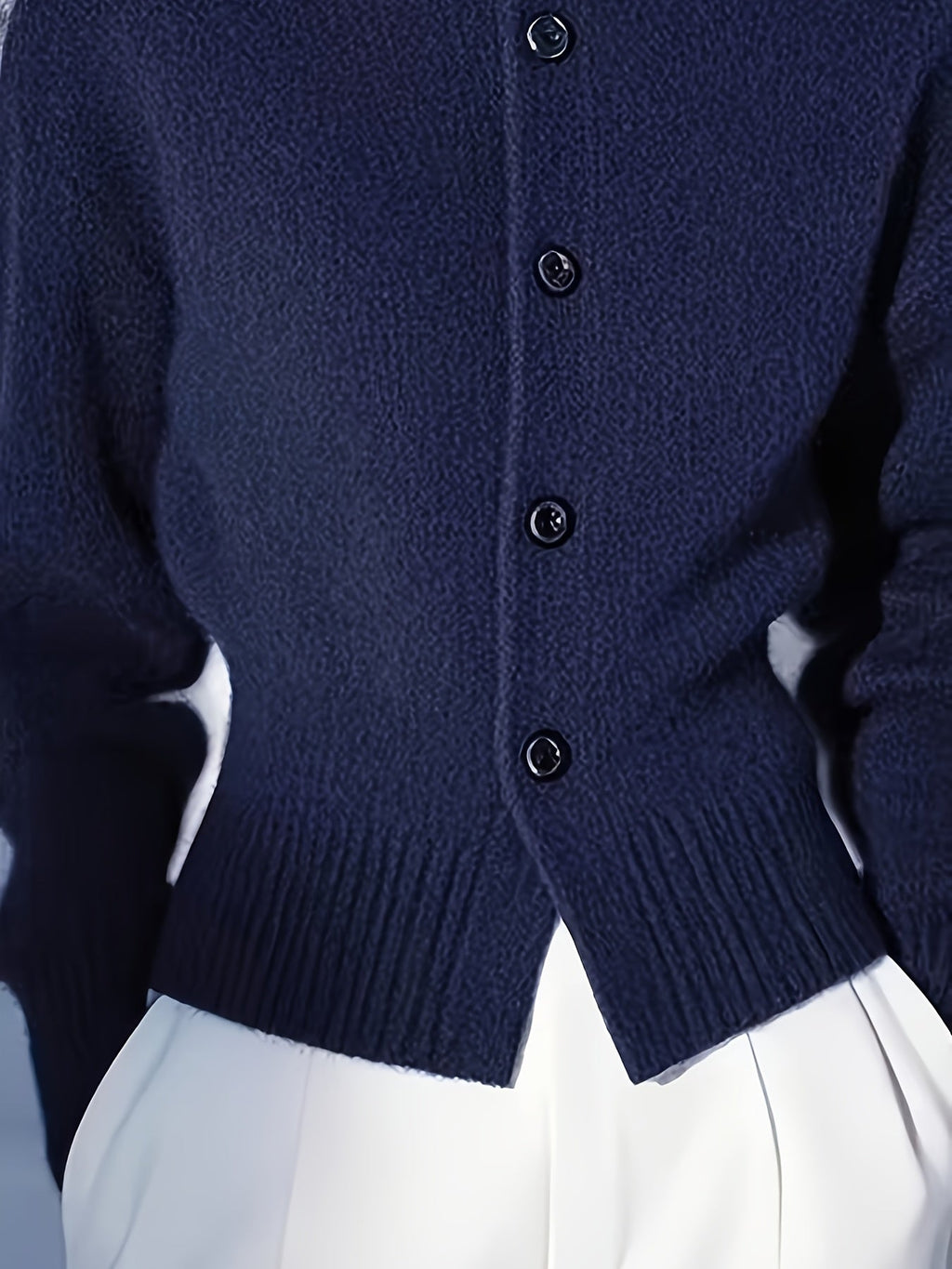 Vera | Hochgeschlossene Knopfstrickjacke