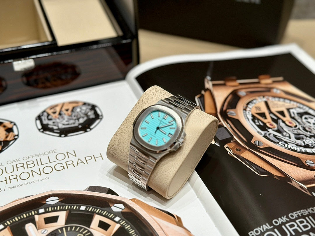 Patek Philippe Nautilus 5711 – Steel Tiffany Blue Turquoise Horizontal Dial Date Integrated Steel Bracelet