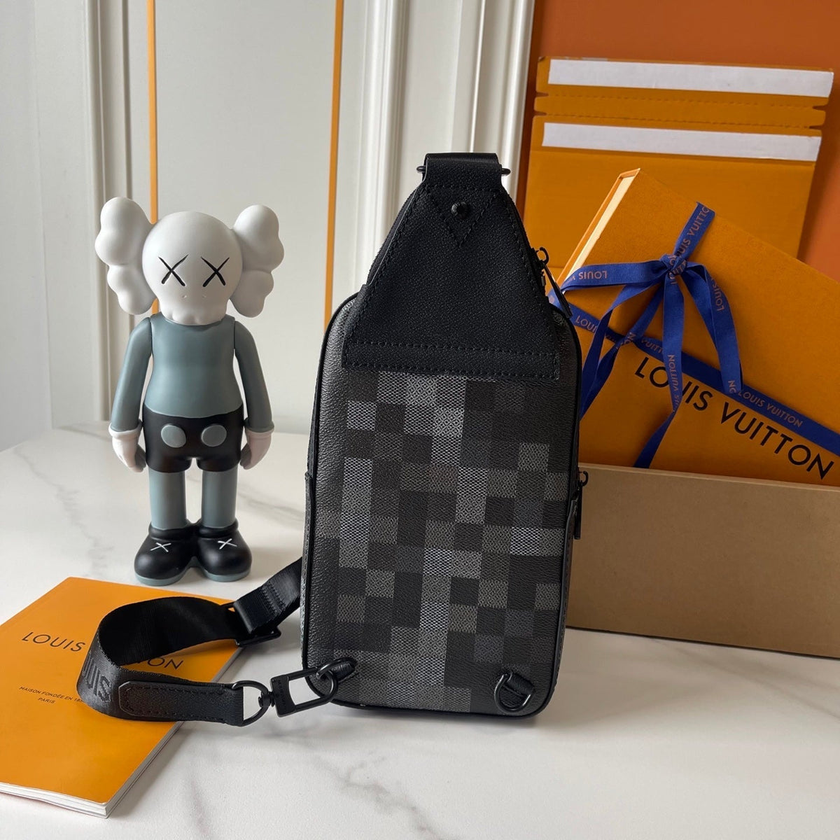 Karierte Sling-Brusttasche