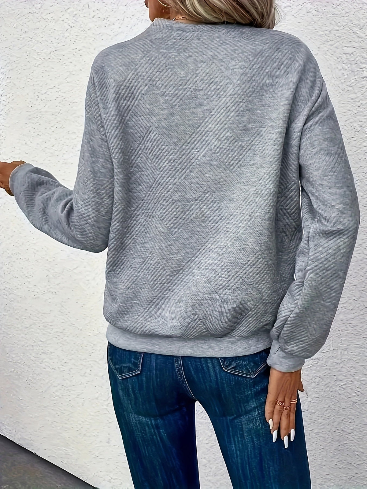 Wren | Asymmetrischer Pullover mit geknöpftem Kragen