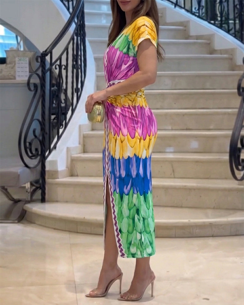 Mehrfarbiges Kleid mit tiefem V-Ausschnitt, Beinschlitz, Twist-Detail vorne und geraffter Taille für den Urlaub
