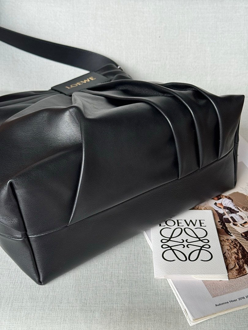 Loewe Squeeze Bag – Black Nappa Leather Gold Hardware