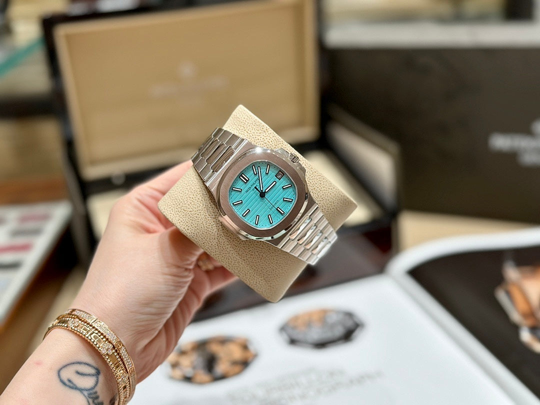 Patek Philippe Nautilus 5711 – Steel Tiffany Blue Turquoise Horizontal Dial Date Integrated Steel Bracelet