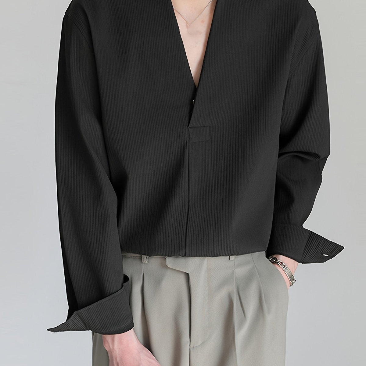 Nigel | Kragenloses V-Neck-Shirt
