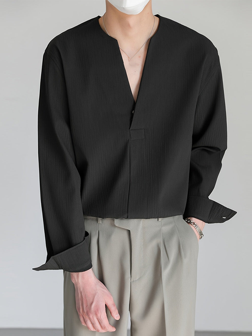 Nigel | Kragenloses V-Neck-Shirt