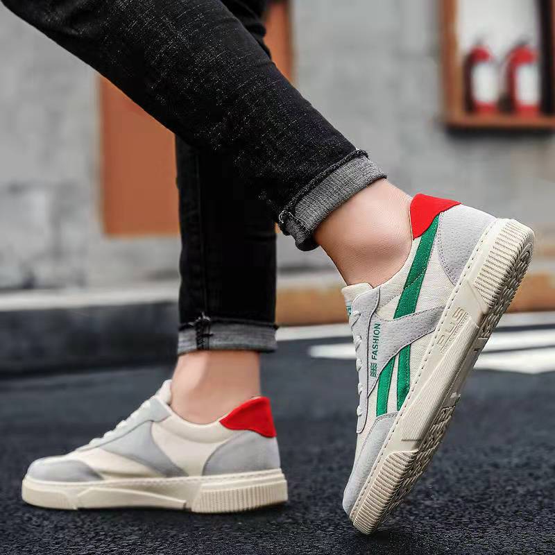 Sports Shoes For Men With Trendy Board Style And Outdoor Canvas Versatility