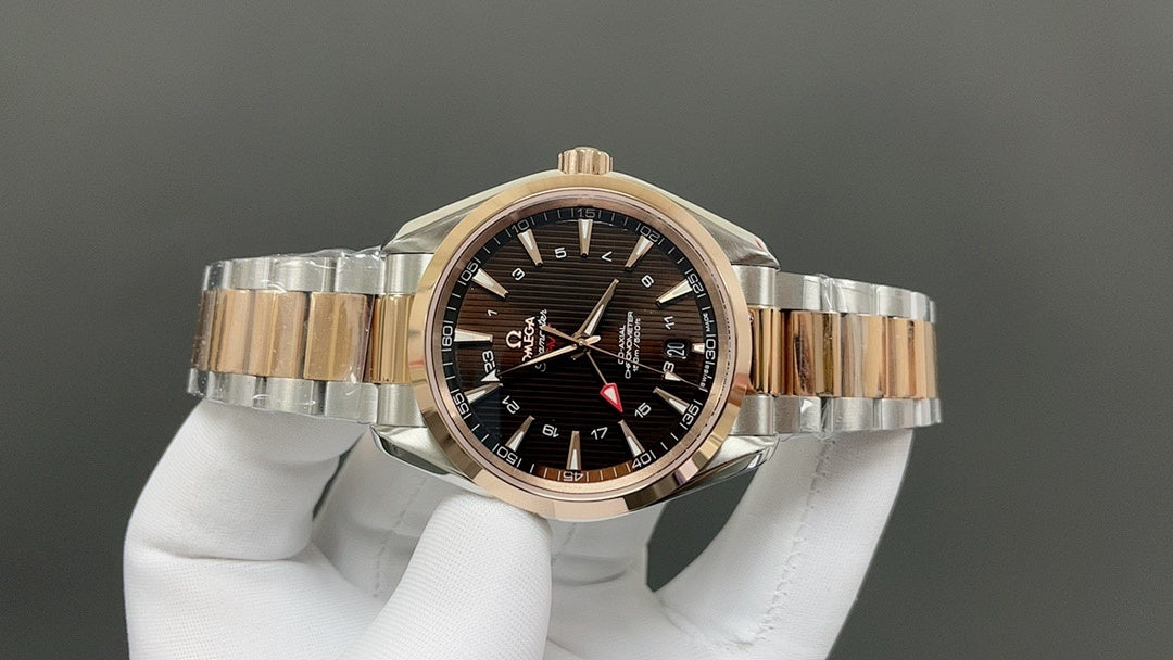 Omega Seamaster Aqua Terra GMT – Two-Tone Steel Rose Gold Brown Teak Dial Red GMT Hand Date Two-Tone Bracelet